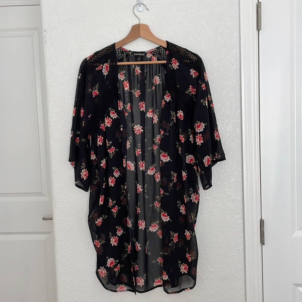 EXPRESS Black Floral Kimono (Size Small)